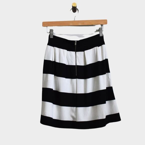 FRENCH CONNECTION Black & White Striped Pleated Mini Skirt Size 4 - Picture 2 of 5